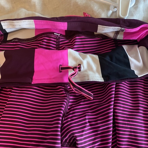 Lululemon crop leggings size 8 - Picture 7 of 8